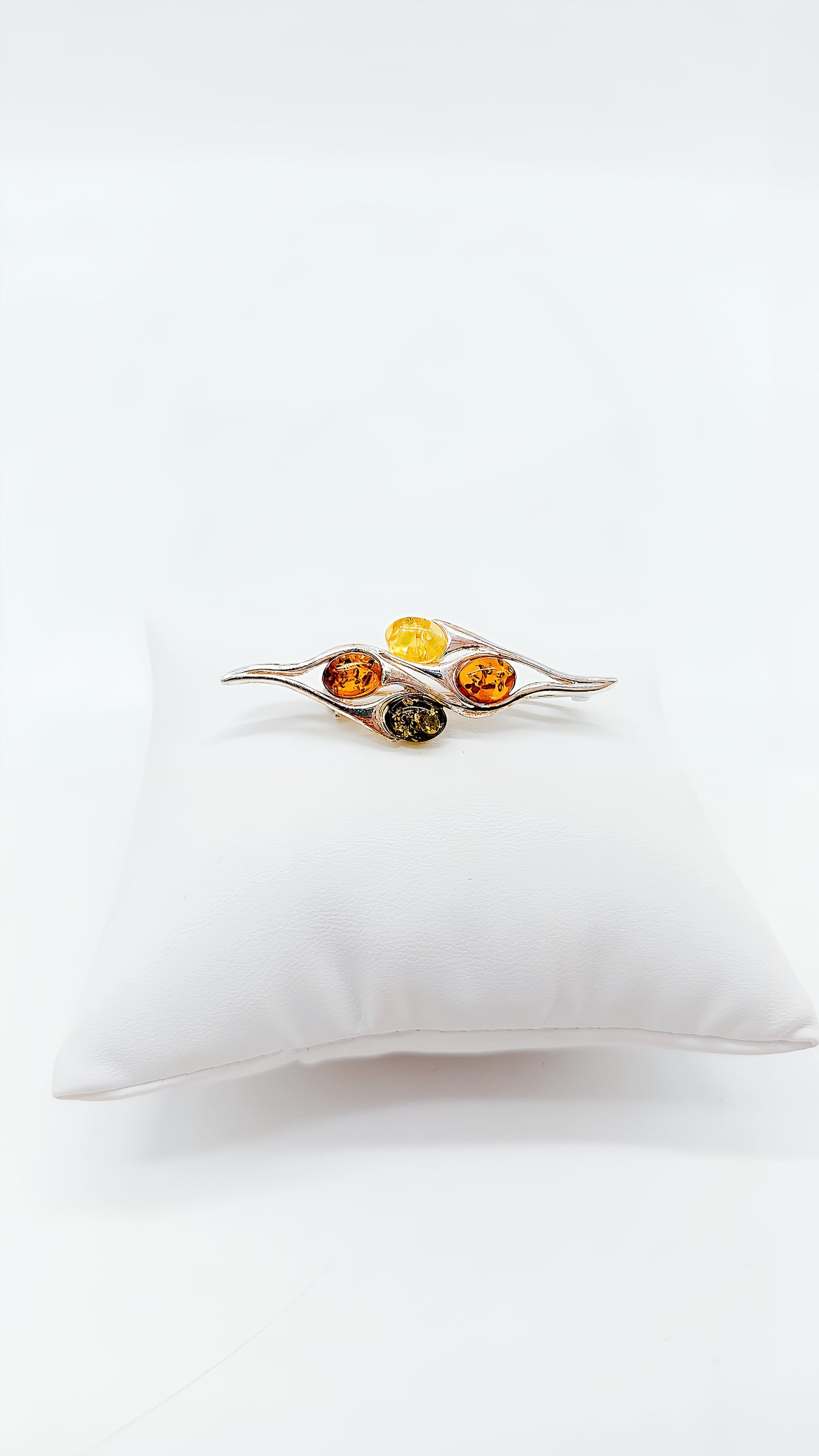 Silber-Brosche mit mehrfarbigem Bernstein – Zeitloses Design