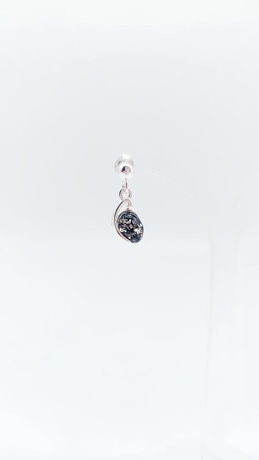 Modeschmuck mit echter Eleganz: schwarze Bernstein-Ohrringe