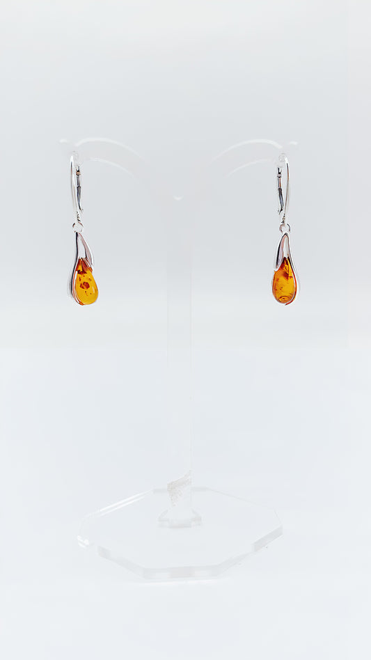 Strahlender Bernstein: Ohrhänger in Silber und Orange