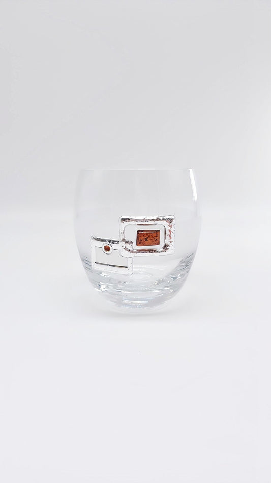 Stilvoller Alltagsluxus: Glas mit Silber und Bernstein