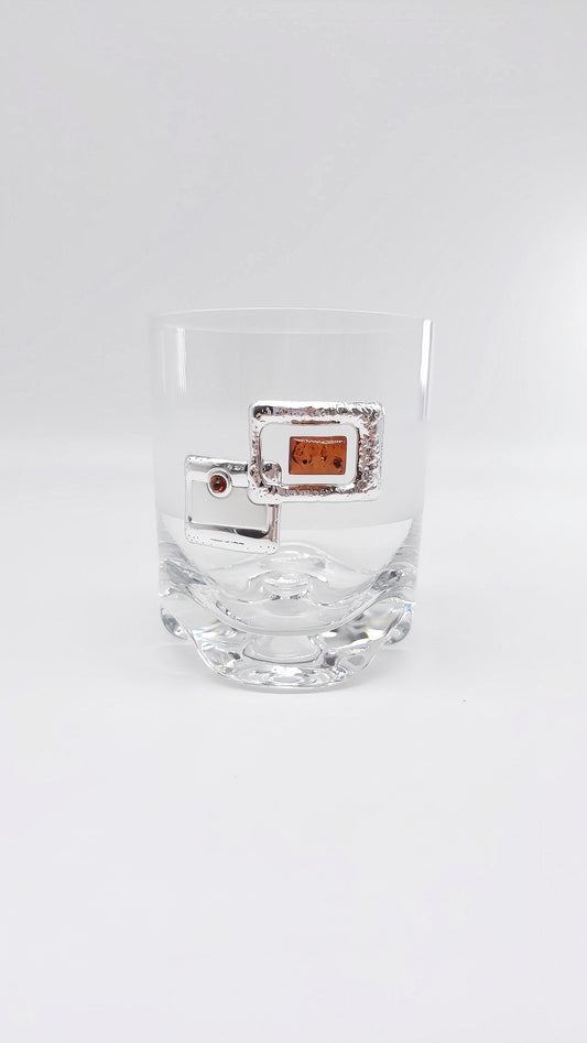 Eleganz im Detail: Glas mit Bernstein-Akzent