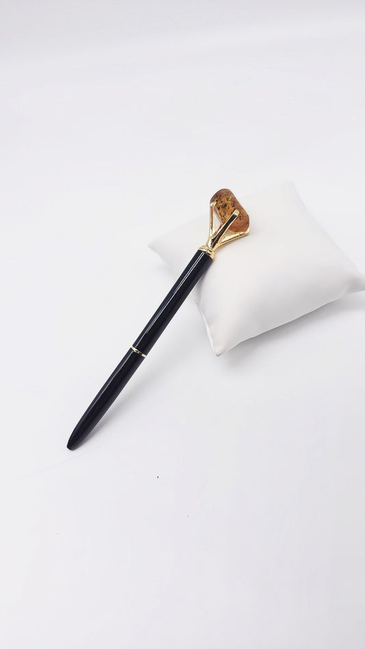 Luxuriös und funktional: Stift mit Bernsteindetail