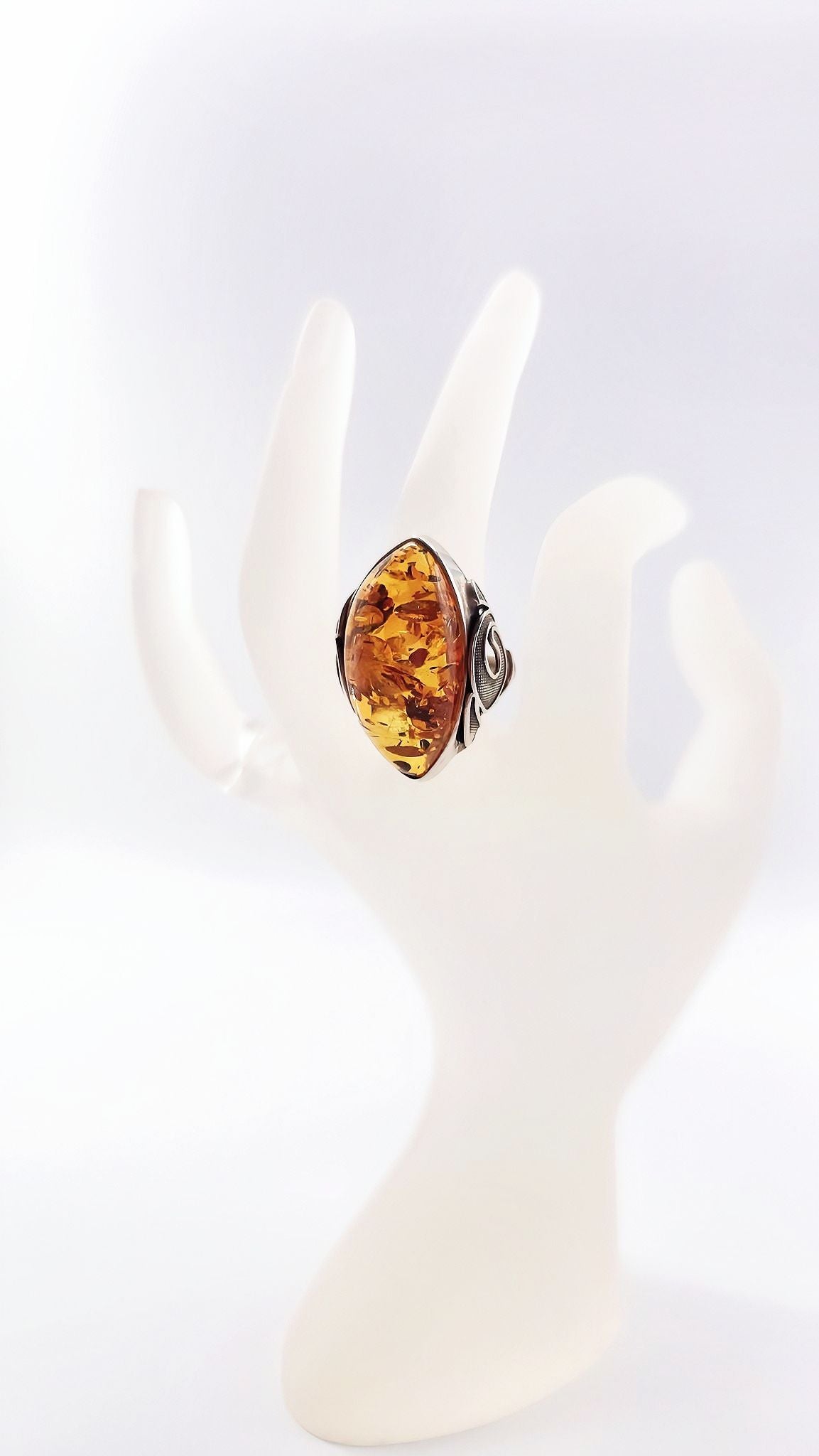 Nature meets elegance: silver ring