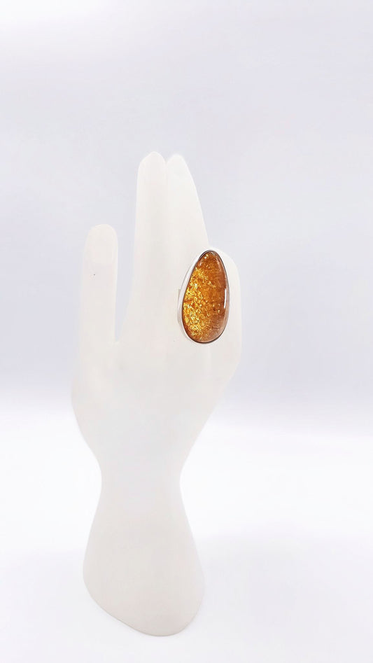 Unikatschmuck: Bernsteinring aus 925er Silber in zeitlosem Design