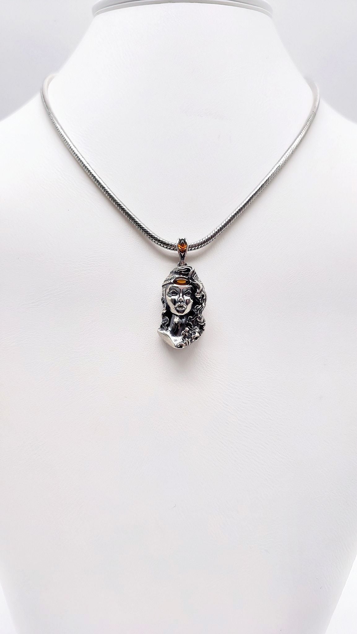 Jungfrau Sternzeichen Anhänger – 925 Silber & Bernstein