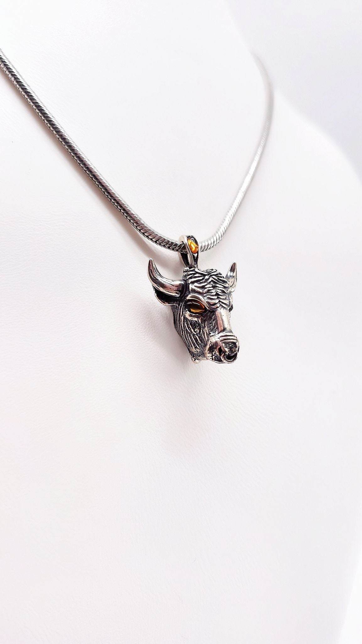 Stier Sternzeichen Anhänger – 925 Silber & Bernstein