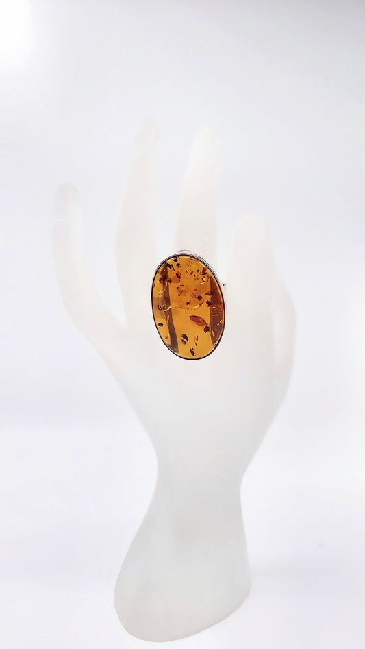 Ovaler Statement-Ring mit Naturbernstein & 925er Silber
