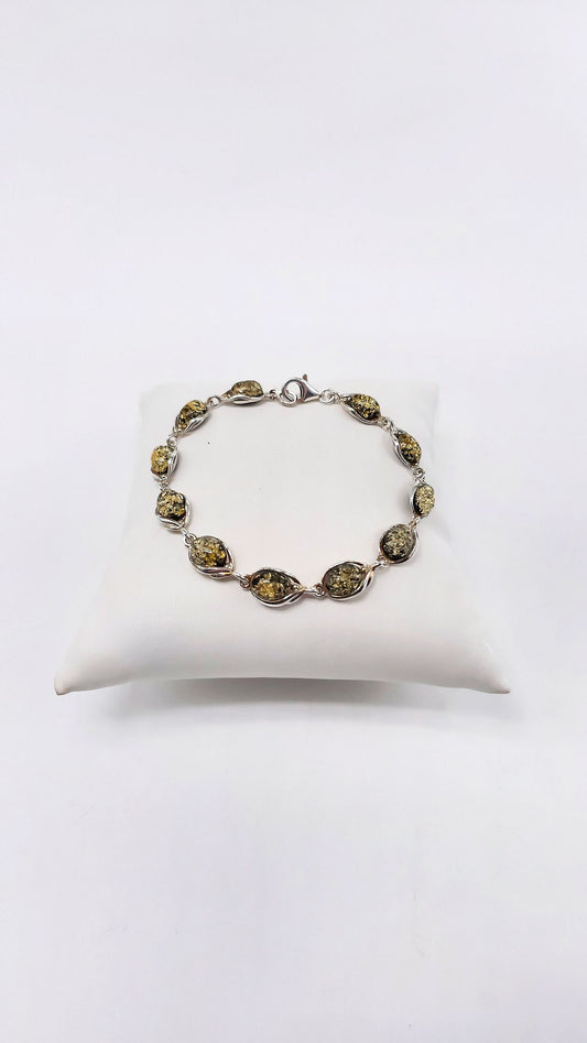 Armband mit grünem Bernstein und edlem Design