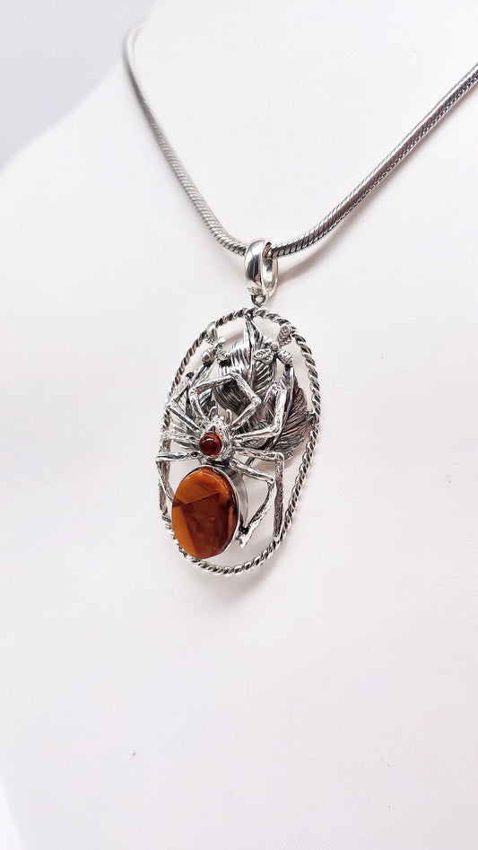 Mystischer Anhänger Spinne – 925er Silber & Bernstein