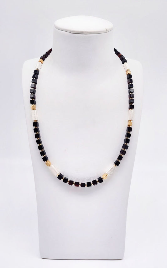 Weinrotes Bernstein Collier mit vergoldeten Details – 42+5 cm