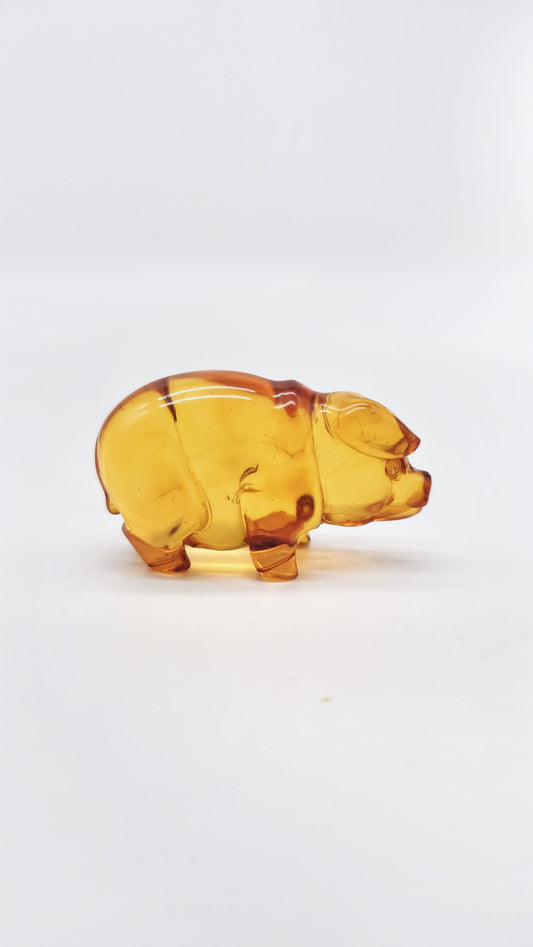 Schwein aus baltischem Bernstein – Amulett für Wohlstand