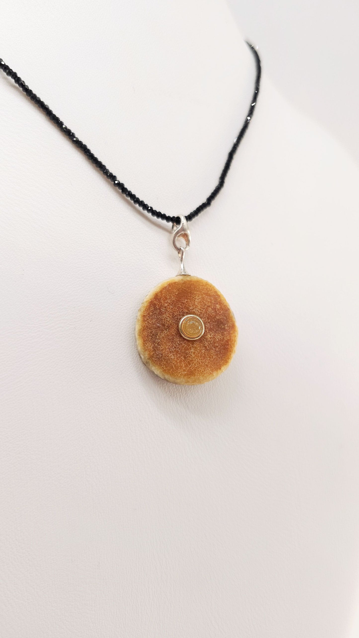 Kette mit Naturstein Anhänger und Bernstein