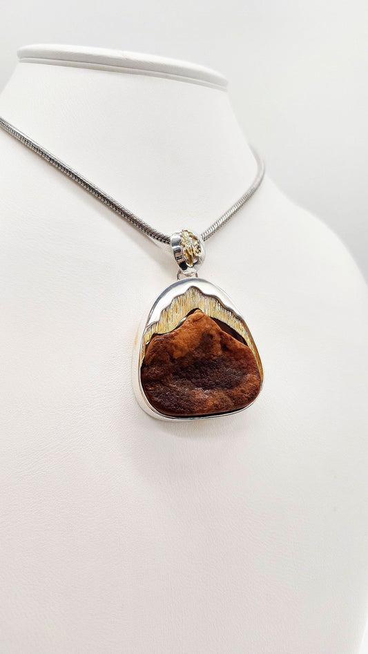 Ausdrucksstarker Bernsteinschmuck mit Strukturdesign