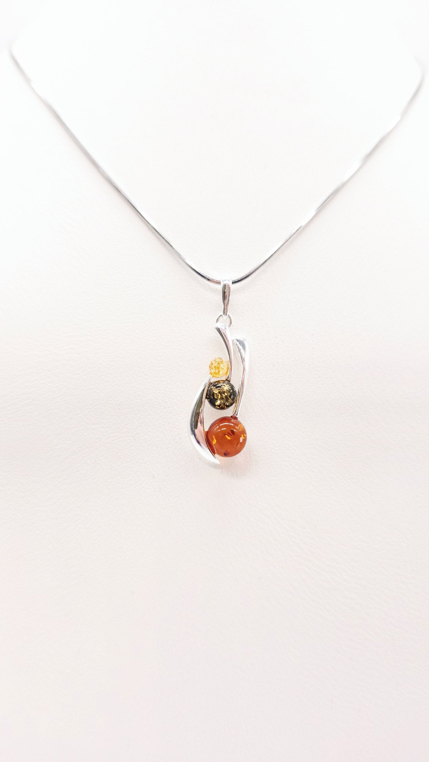 Bernsteinschmuck Damen – stilvoller Anhänger