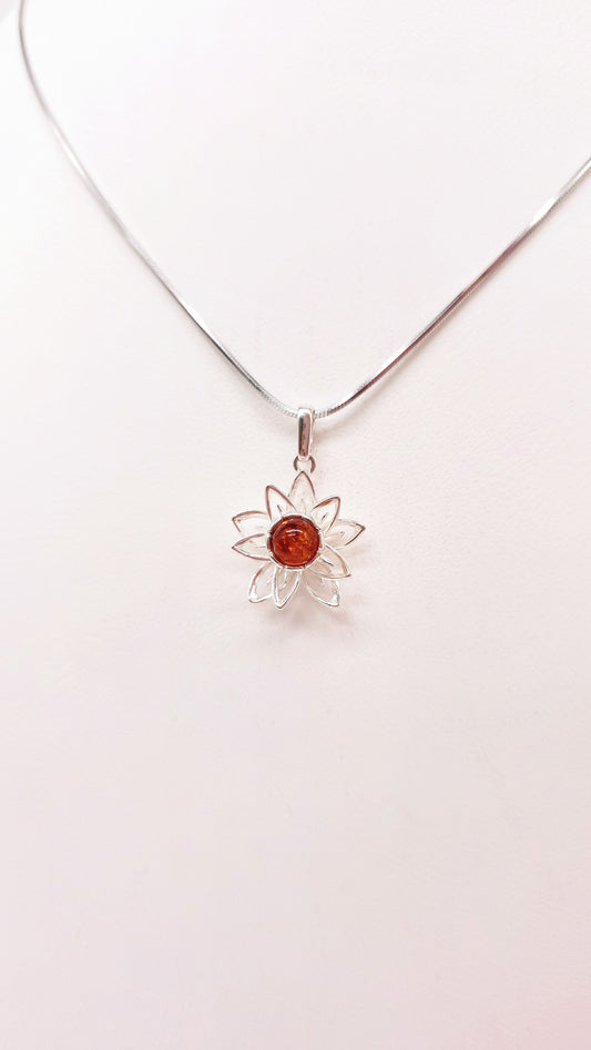 Schmuckanhänger Blume mit Bernstein – hochwertiges Geschenk