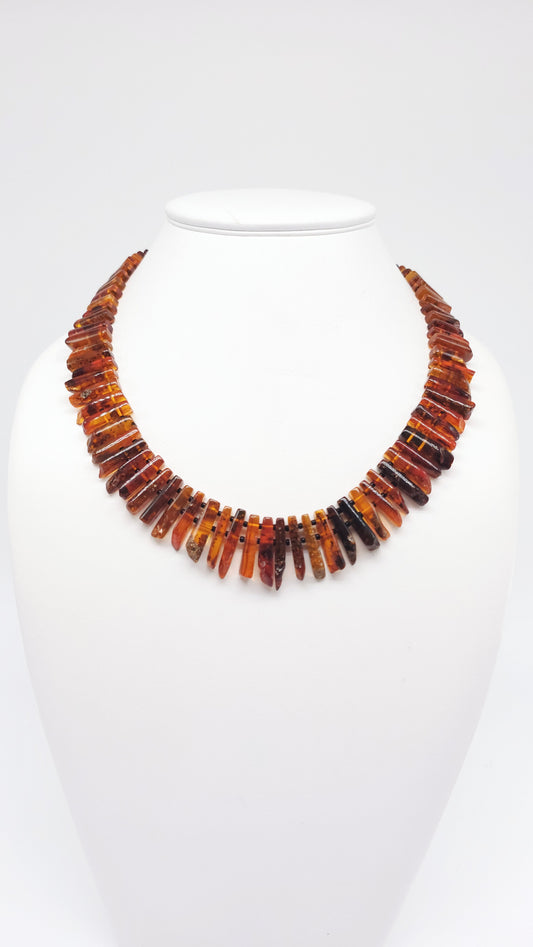 Handgefertigtes Collier aus echtem Bernstein