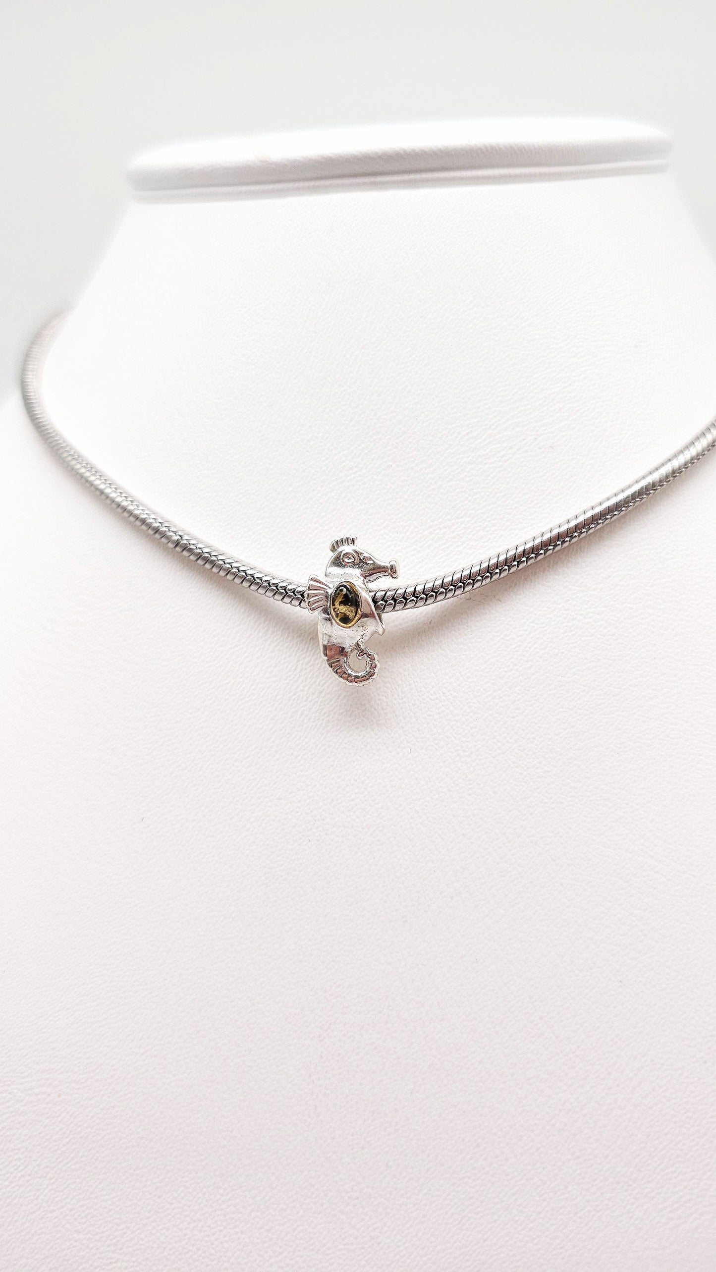 Seepferdchen mit Bernstein – 925 Silber, beidseitig