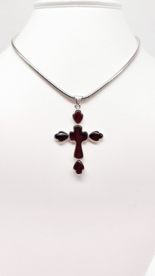 Kreuzanhänger mit dunklem Bernstein – 925 Silber