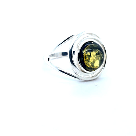 Moderne zilveren ring met ronde barnsteen