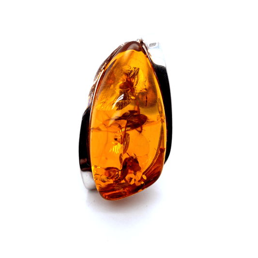 Auffälliger Silberring mit Bernstein