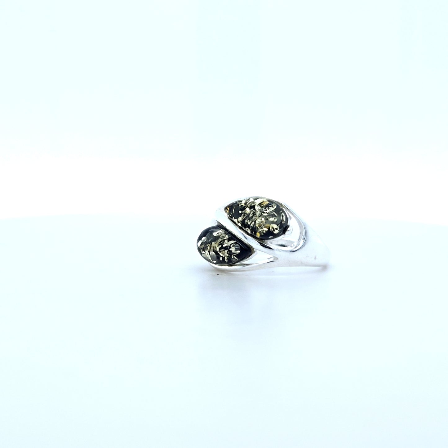 Elegant designer ring with yellow and red amber