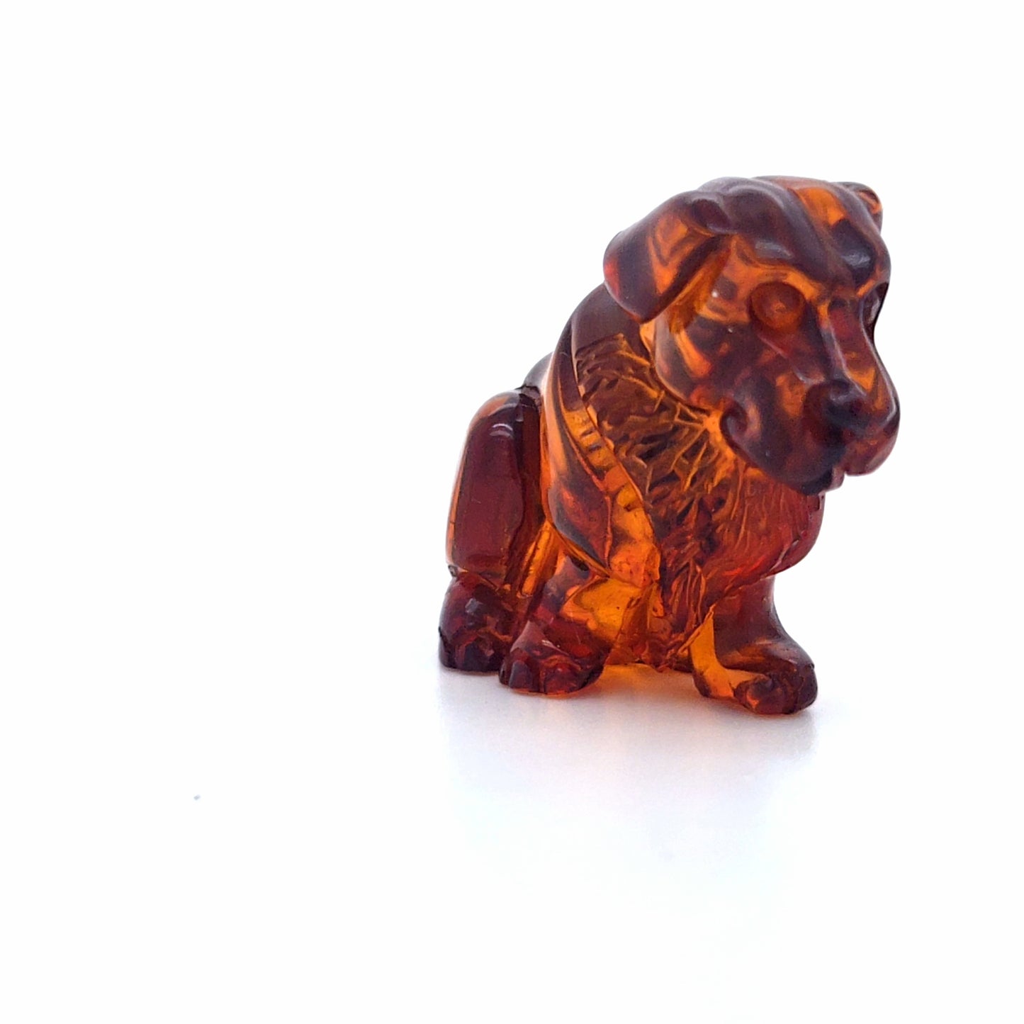 Hunde-Figur aus Naturbernstein – Sammlerstück