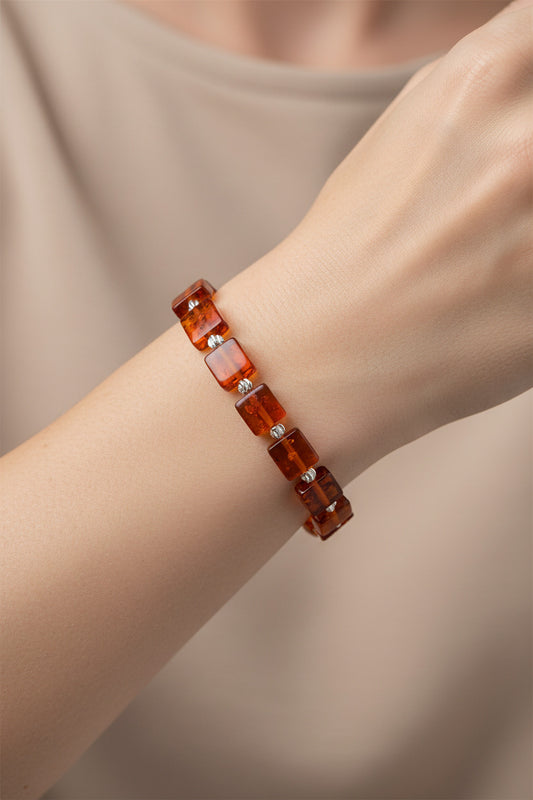 Modernes Bernstein-Armband: Verschiedene Elementgrößen