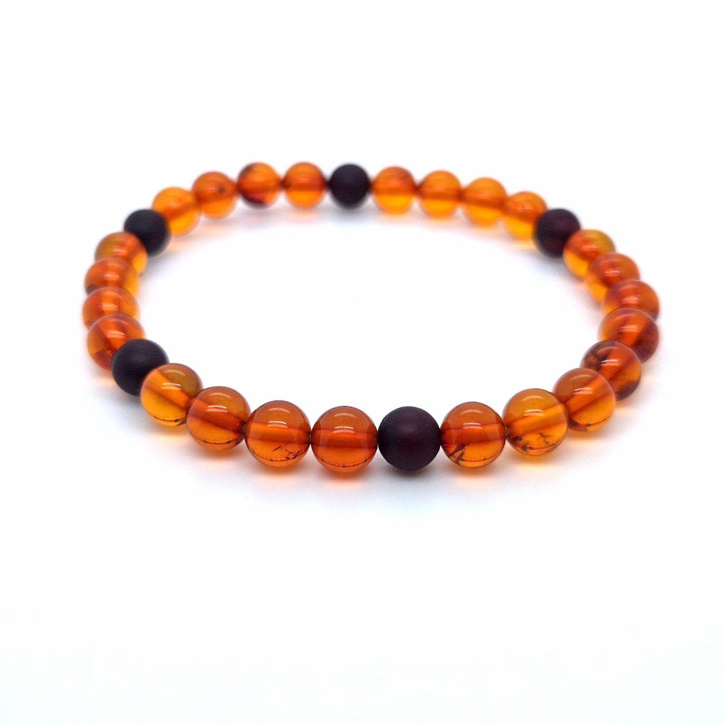 Elegantes Bernstein-Armband mit matten Akzenten aus Baltischem Bernstein
