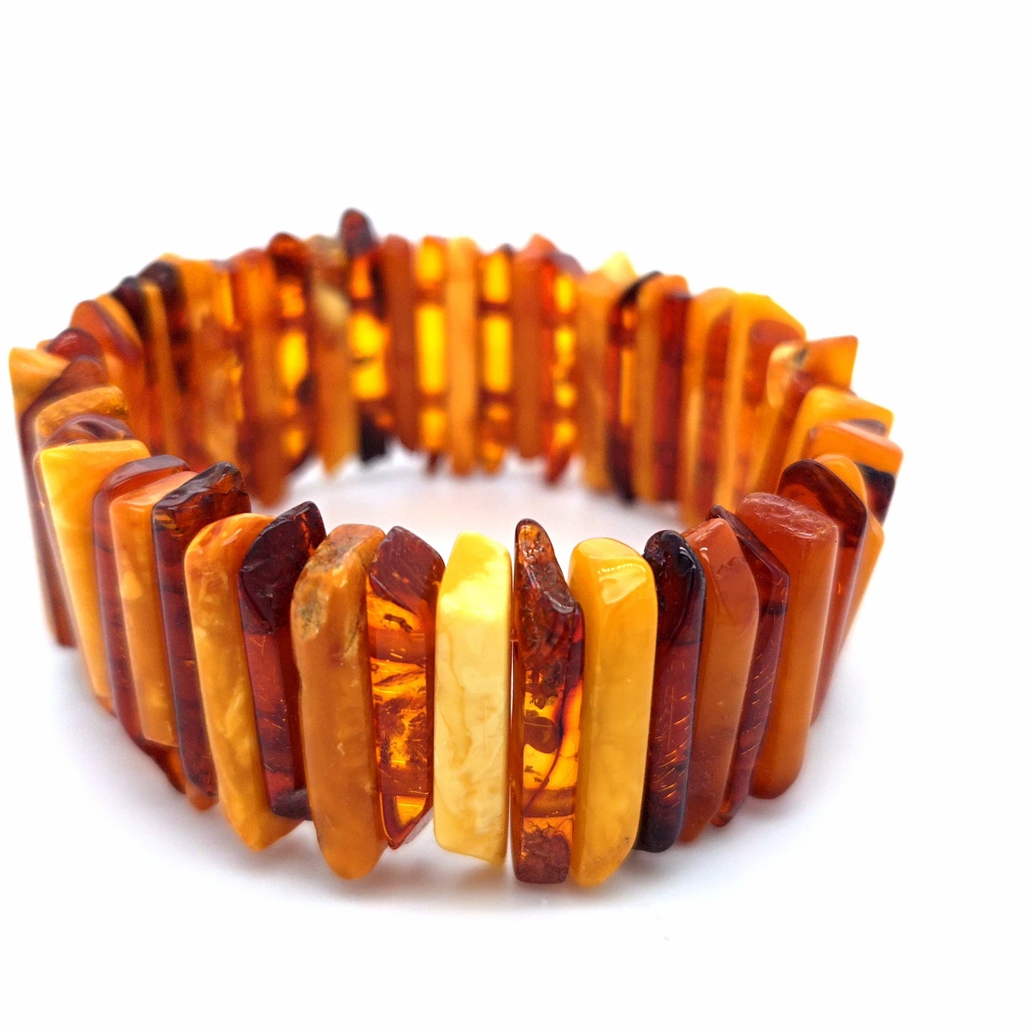 Handgefertigtes Bernstein Armband auf elastischen Bändern