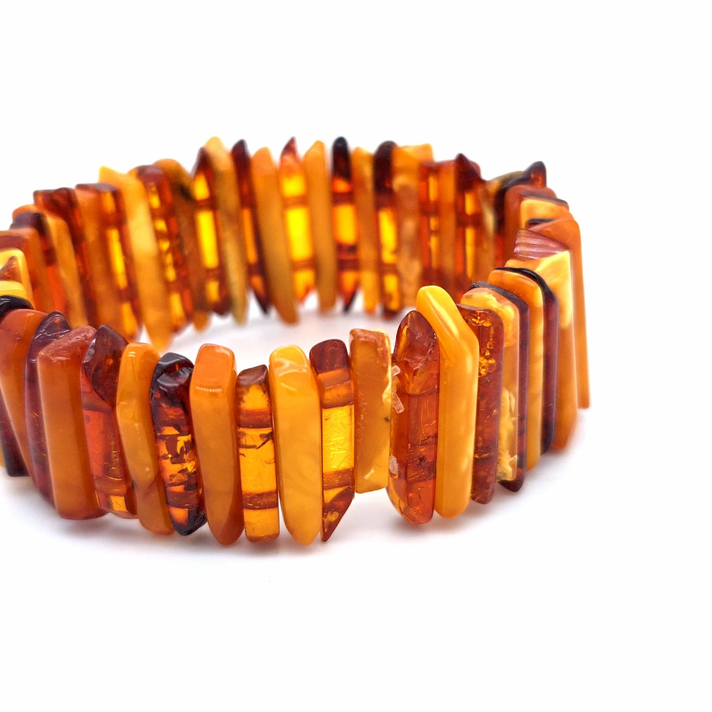 Handgefertigtes Bernstein Armband auf elastischen Bändern