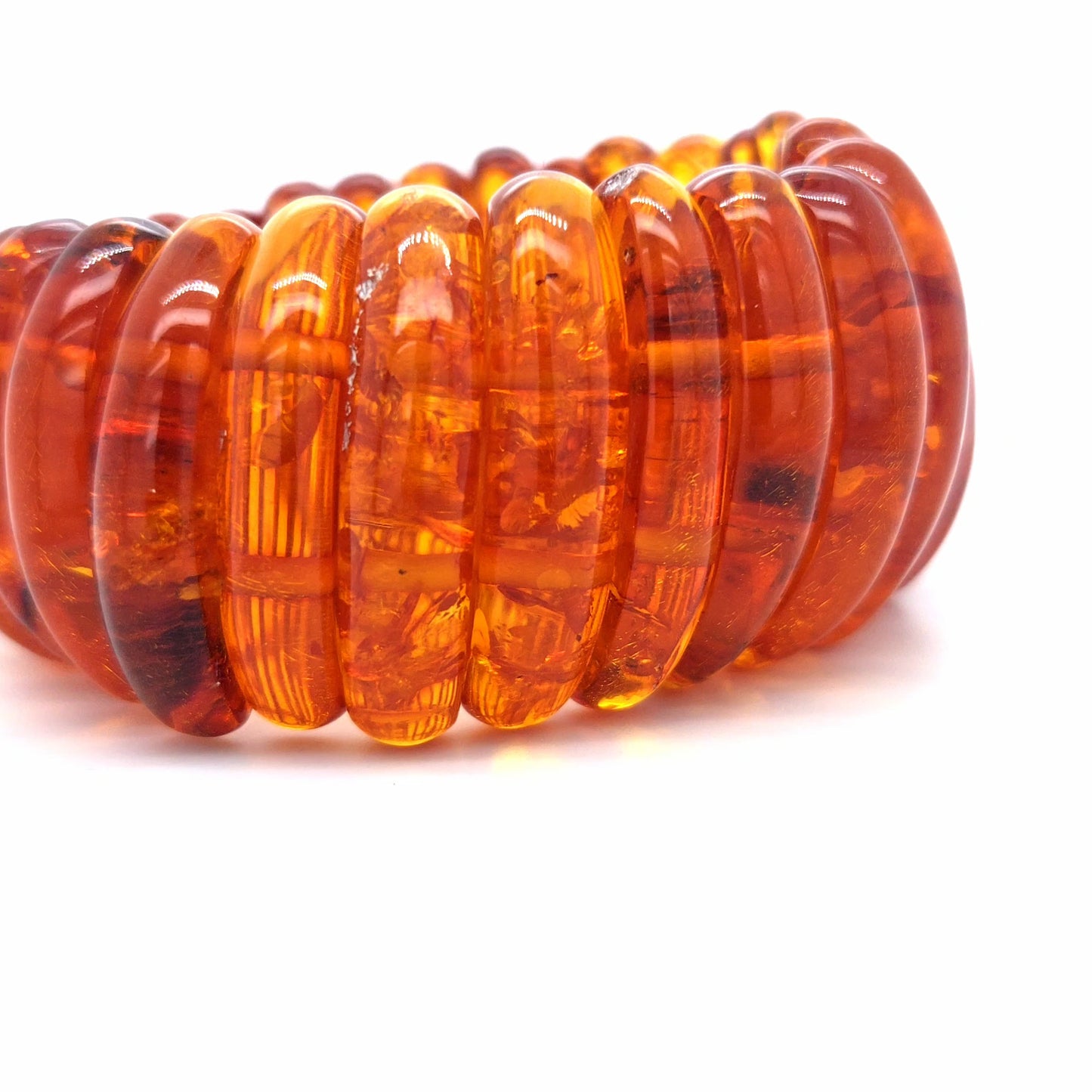 Kunstvolles Natur-Armband: Echtes Ostsee-Gold mit einzigartigen Einschlüssen