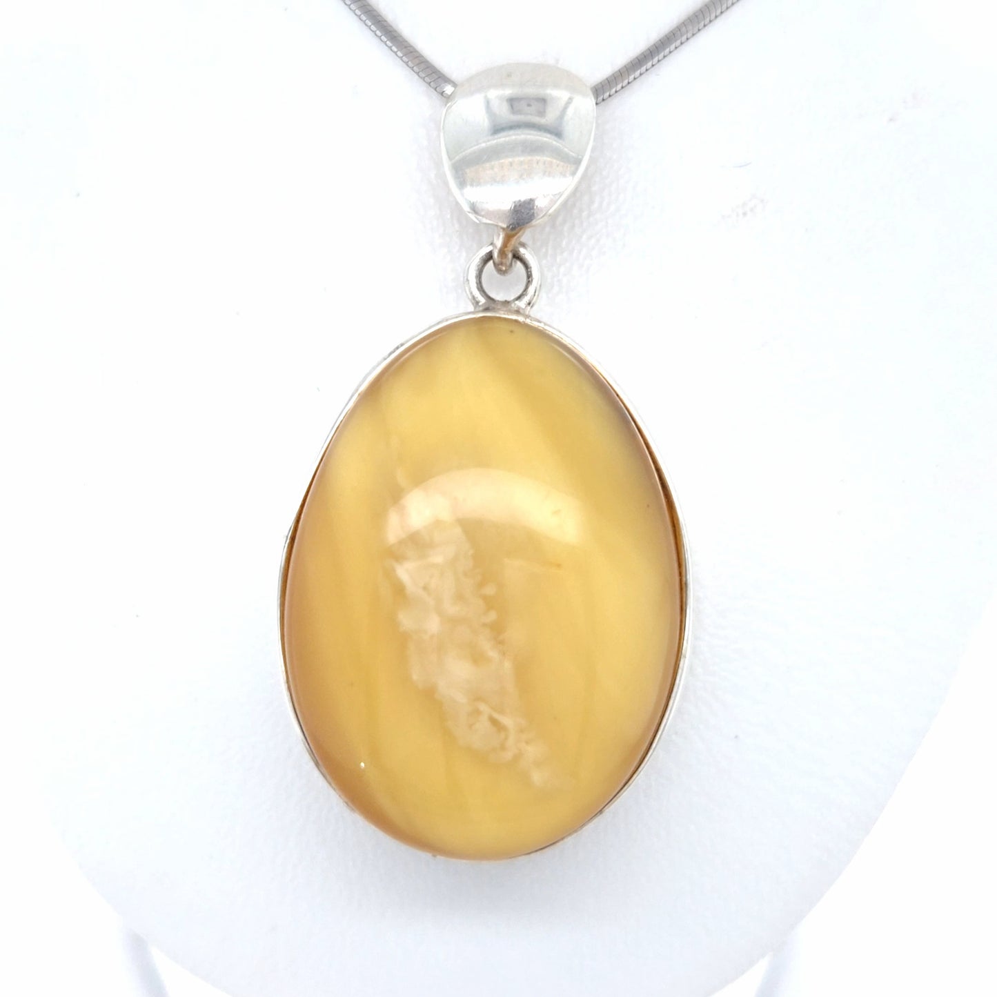 Heller Bernstein Anhänger: Edles Butterscotch-Unikat in 925 Silber