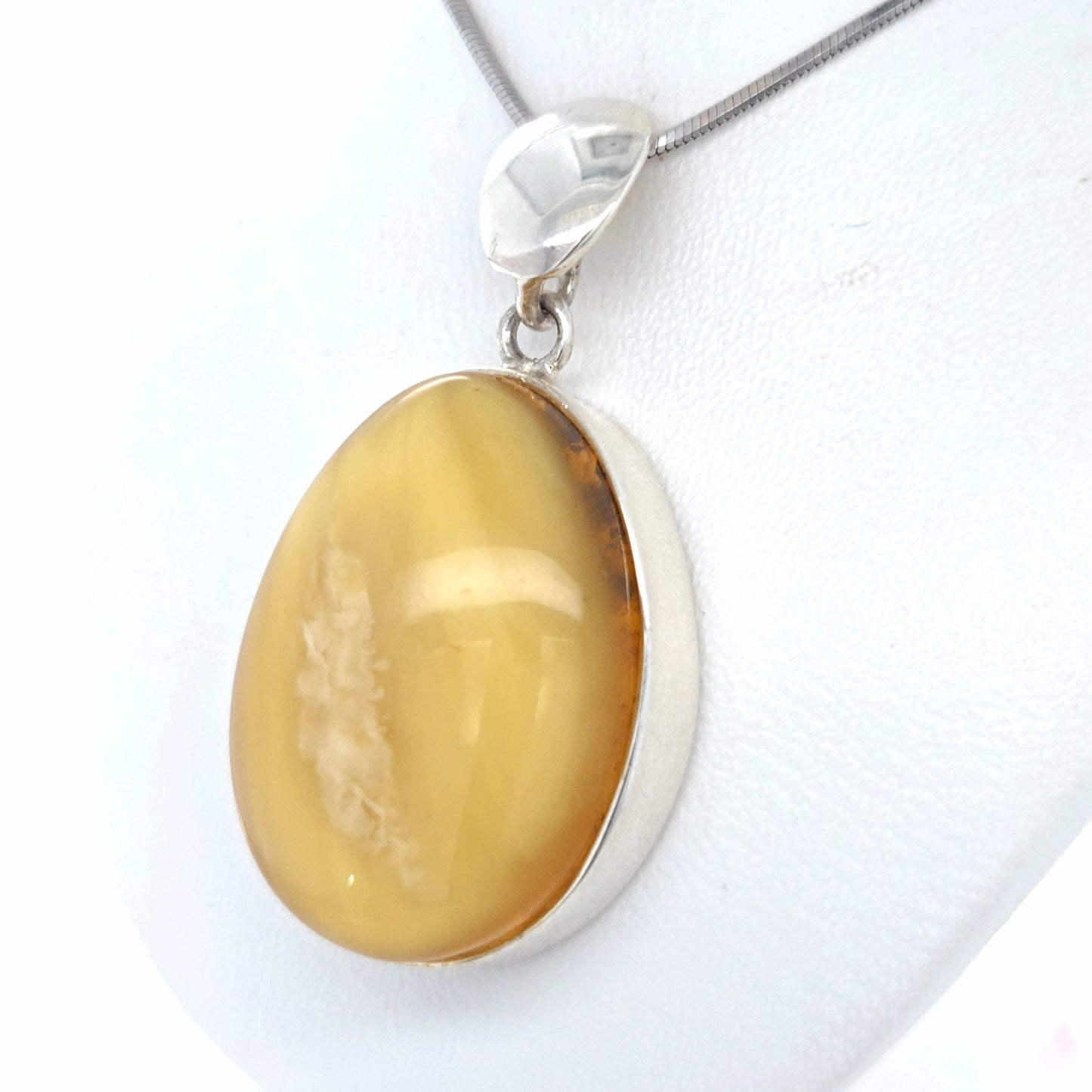 Heller Bernstein Anhänger: Edles Butterscotch-Unikat in 925 Silber