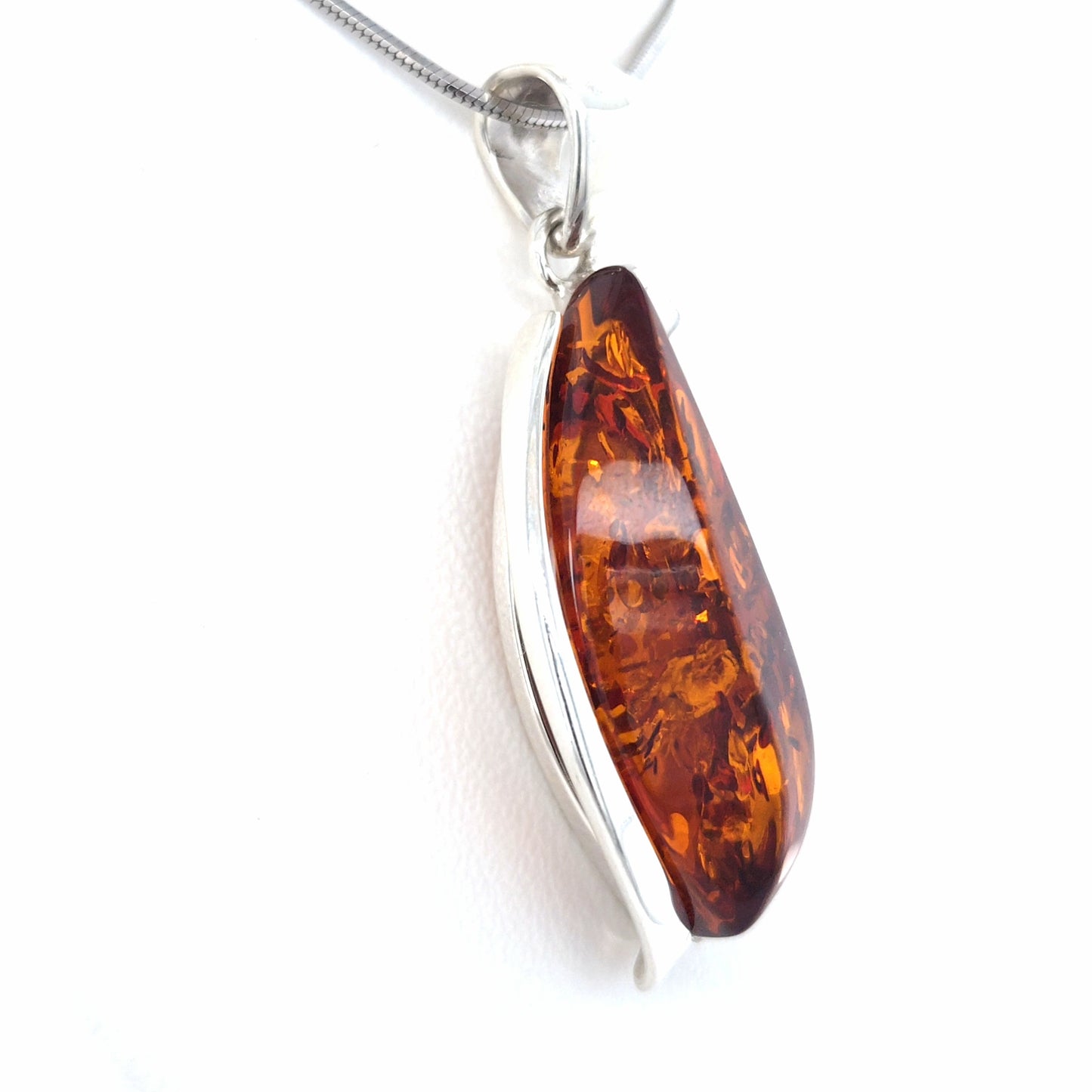 Ostsee-Gold trifft 925 Sterling Silber: Eleganter Vintage Bernstein-Anhänger