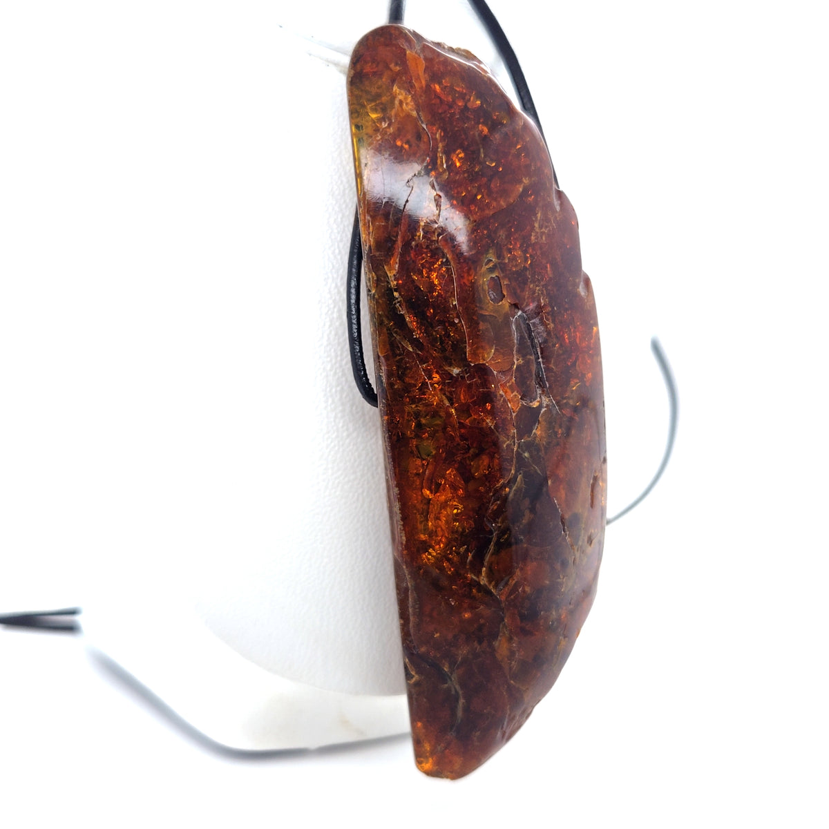 Langer Bernsteinanhänger 8,5 cm in sattem Orange am Lederband – handgemacht, Unisex