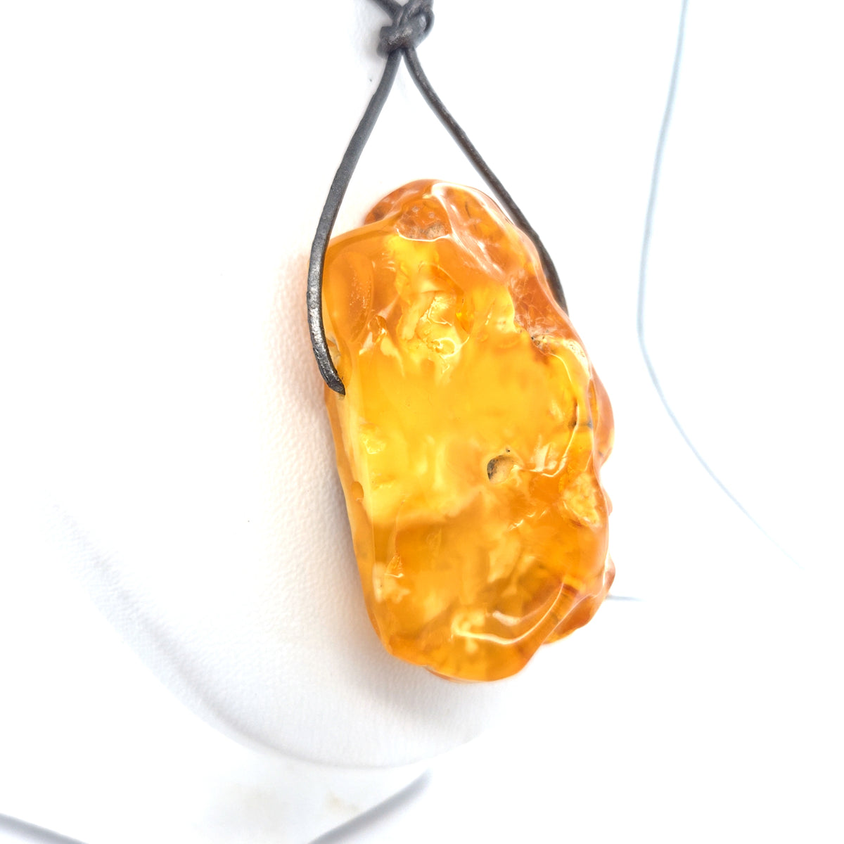 Sonnengelber Bernstein-Talisman an Lederkette – handgemacht, für Sie & Ihn