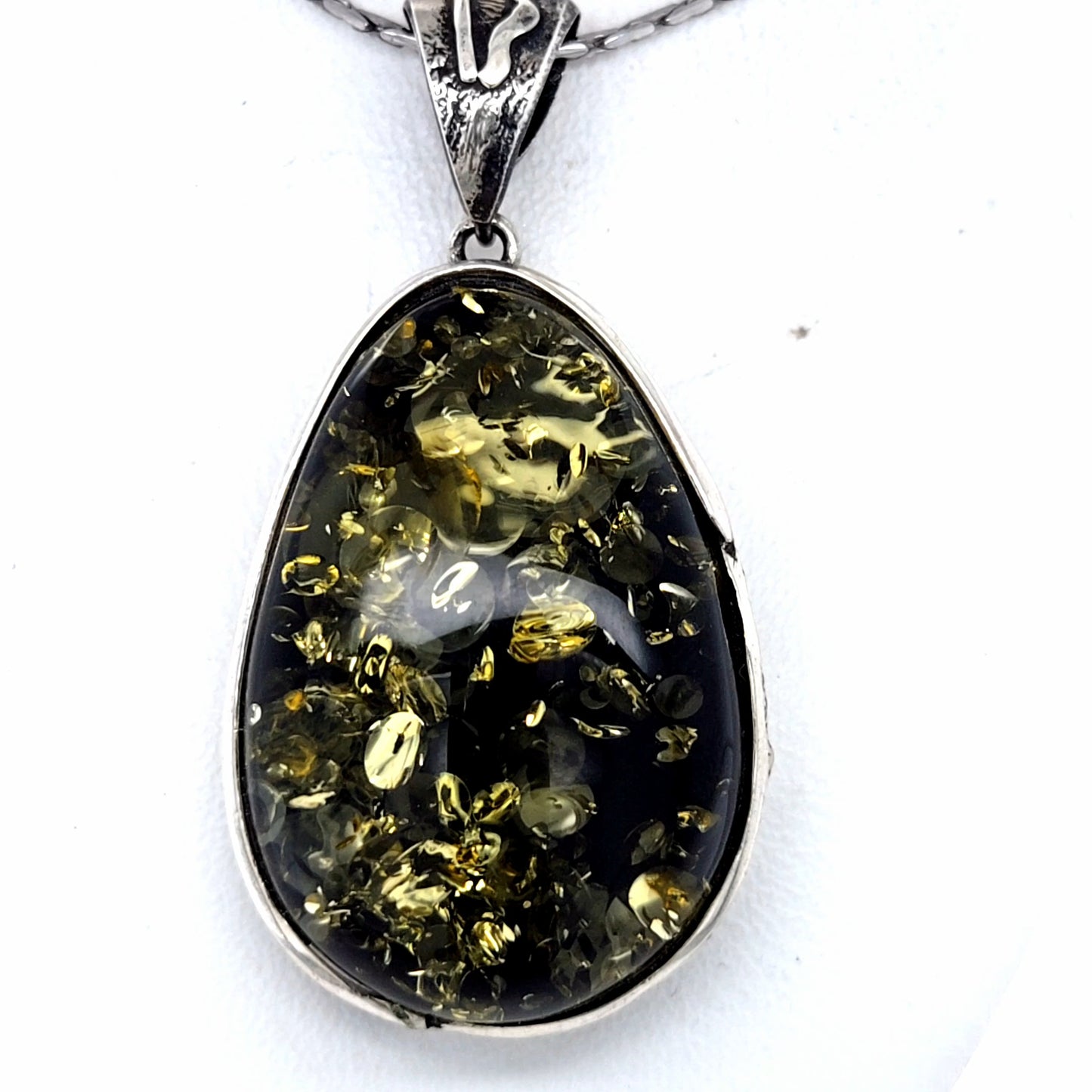 Unique Amber Pendant – Elegant Setting in 925 Sterling Silver