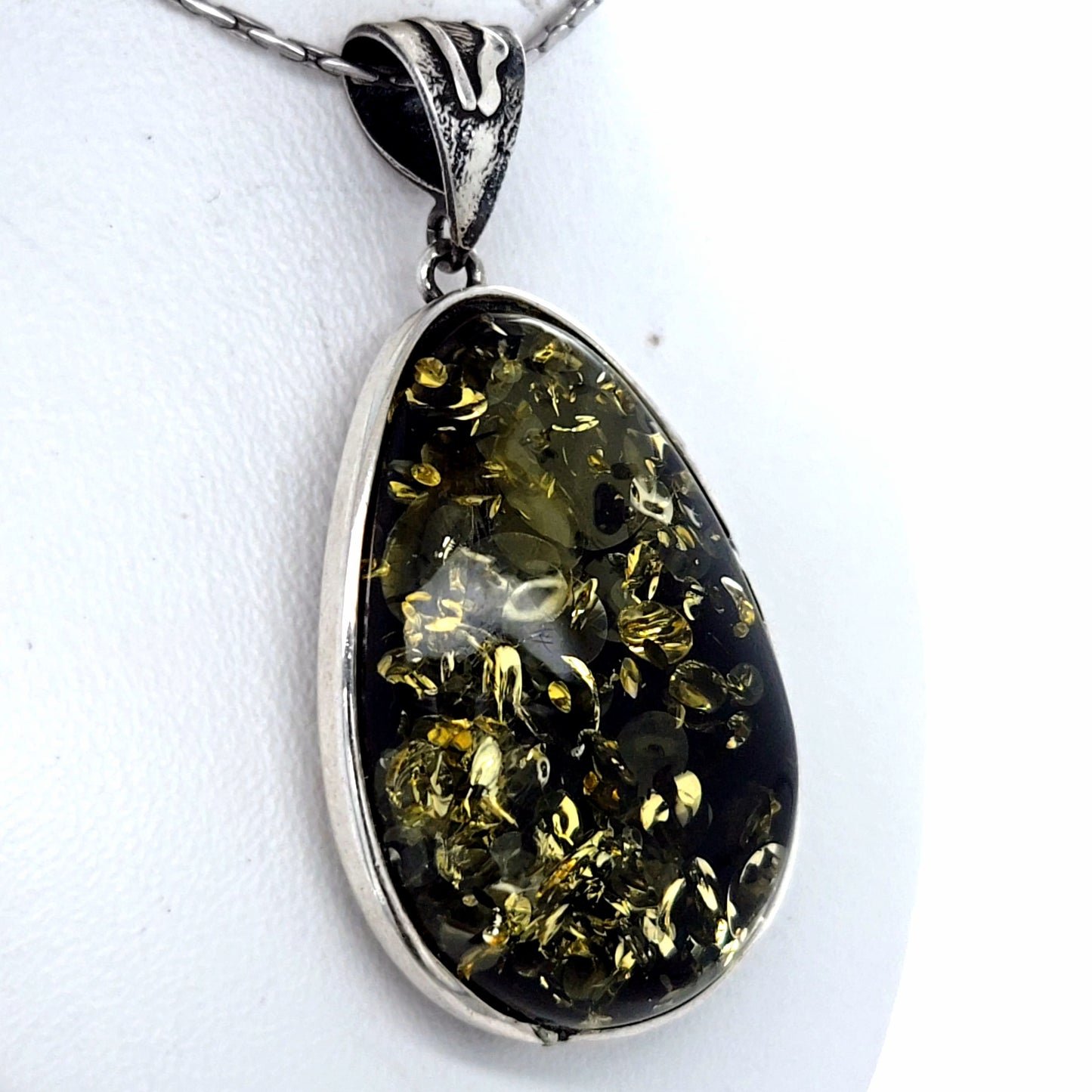 Unique Amber Pendant – Elegant Setting in 925 Sterling Silver