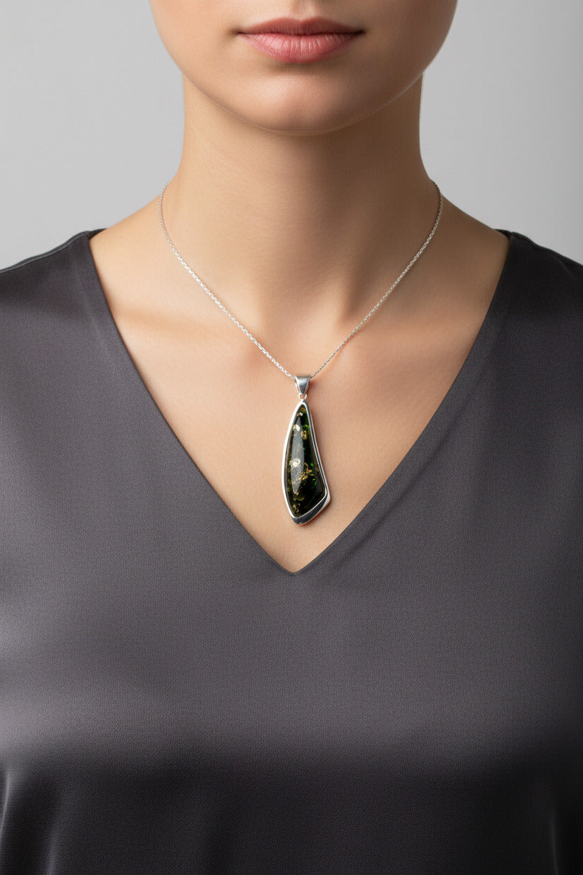 Statement-sieraden: Barnsteen hanger "Groene diepte" van sterlingzilver