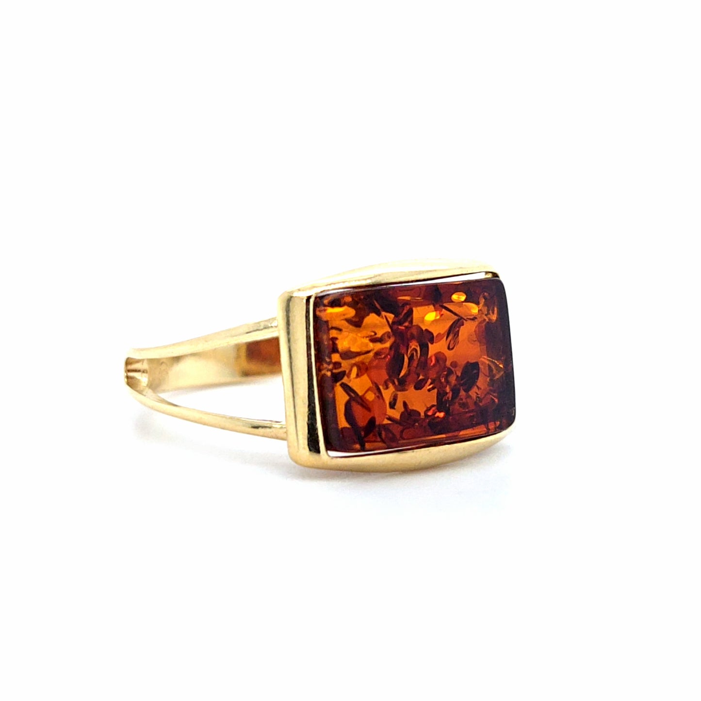 Moderner Ring mit Bernstein – 24 Karat Goldauflage in zwei Schichten