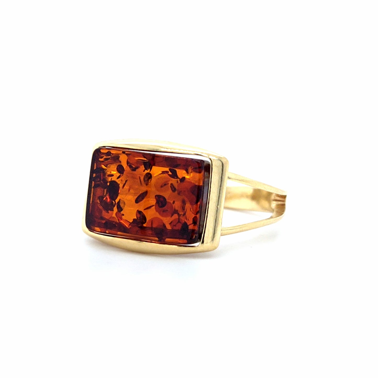 Moderner Ring mit Bernstein – 24 Karat Goldauflage in zwei Schichten