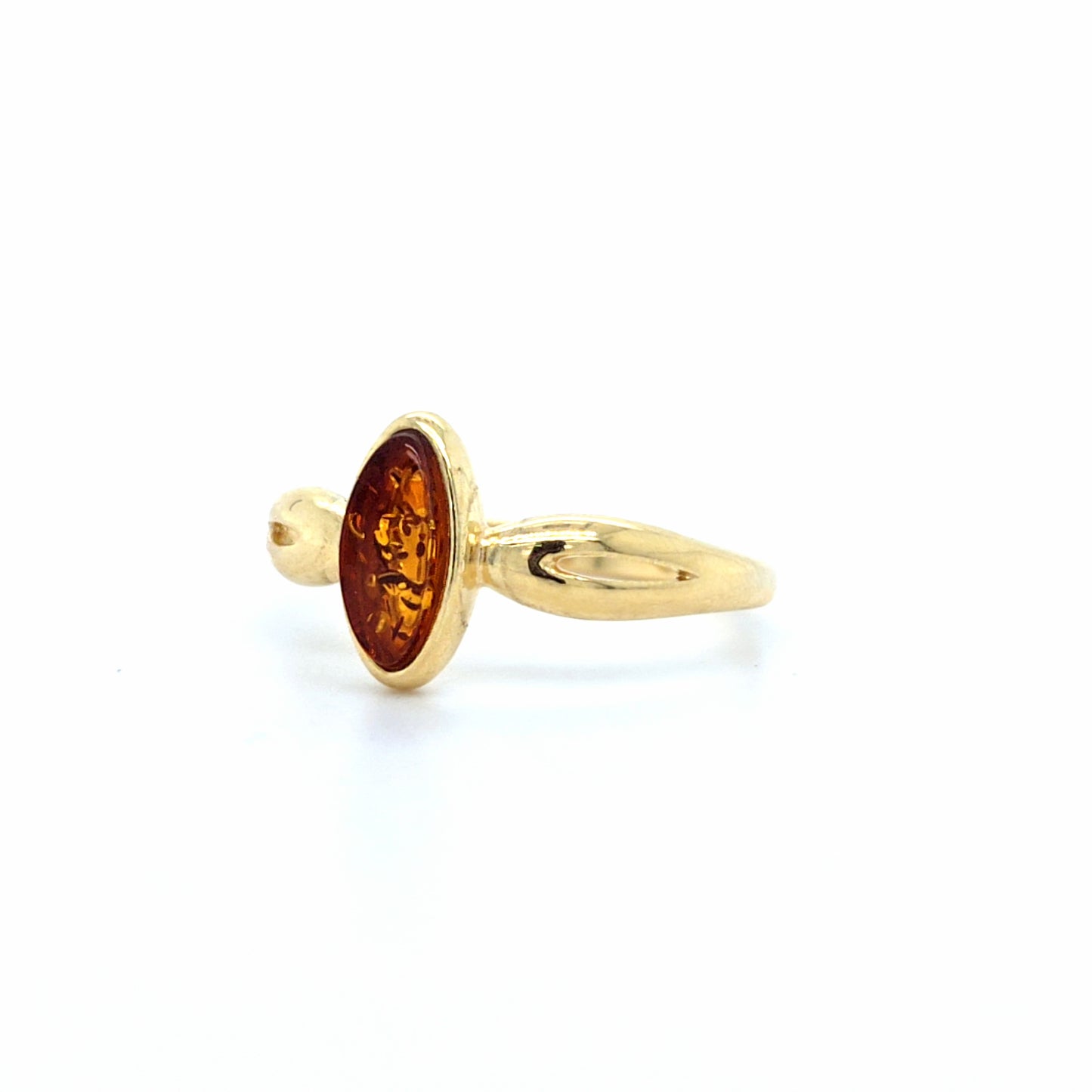 Moderner Ring mit marquise-förmigem Bernstein