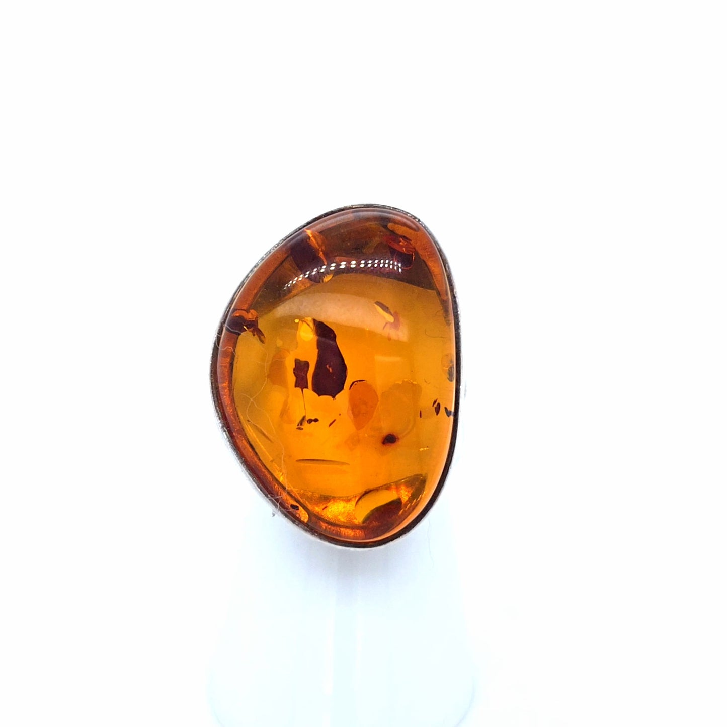 Charaktervoller Statement-Ring: Warm glänzender Honigbernstein