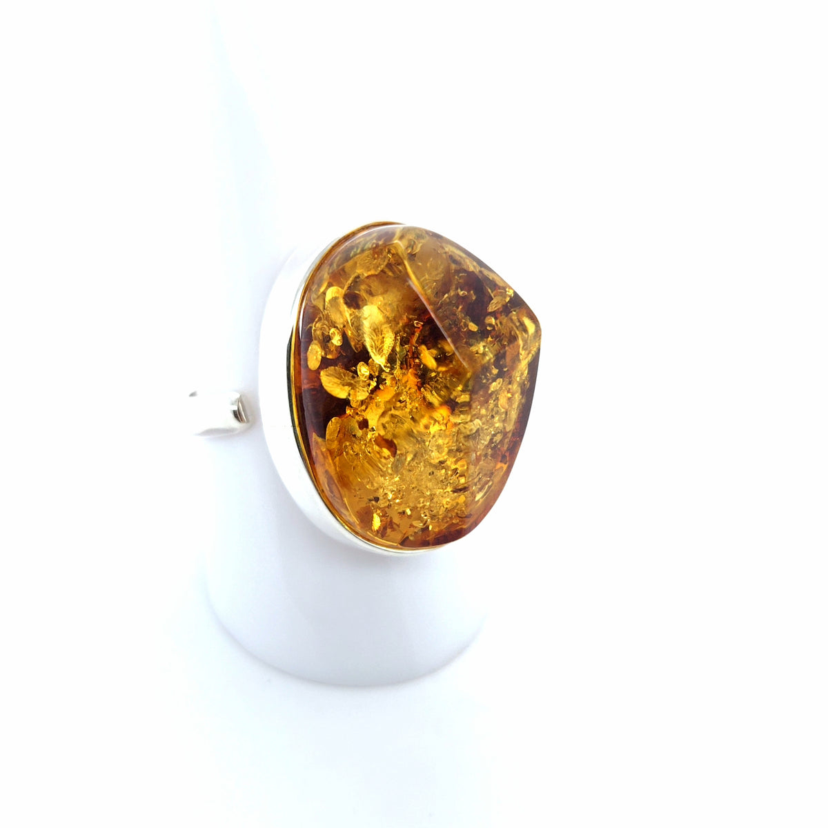 Goldgelber Bernsteinring mit Sonnenflitter, oval – 925er Silber, verstellbar
