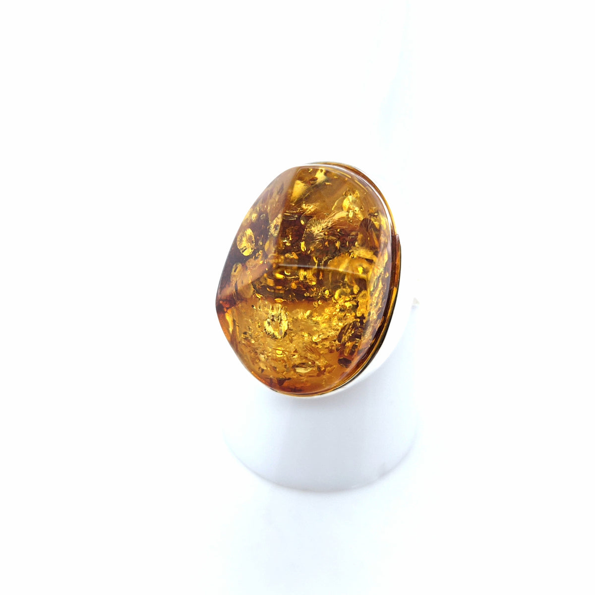 Goldgelber Bernsteinring mit Sonnenflitter, oval – 925er Silber, verstellbar