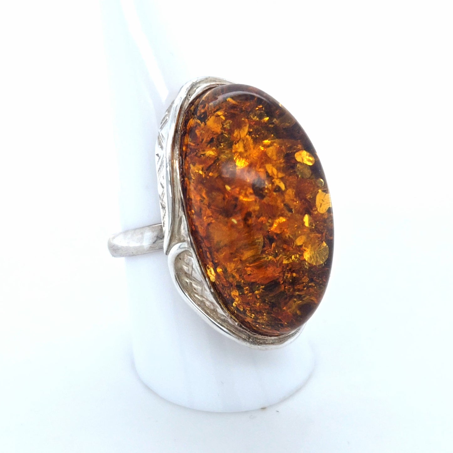 Luxus Echtschmuck: Großer Naturbernstein-Ring mit flexibler Ringschiene