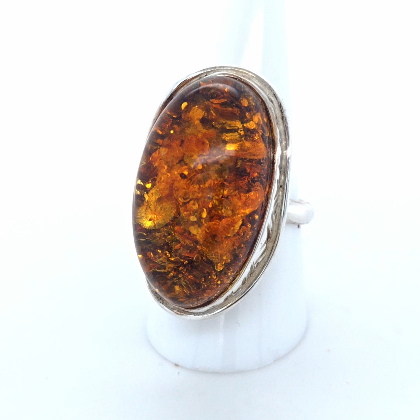 Luxus Echtschmuck: Großer Naturbernstein-Ring mit flexibler Ringschiene