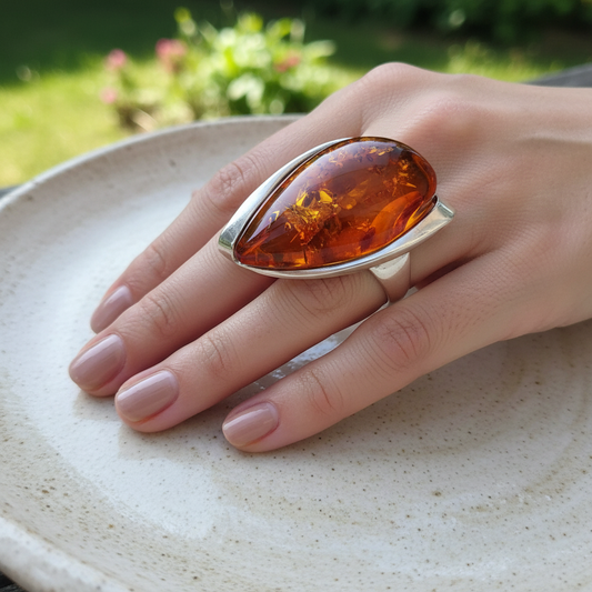Ostsee-Gold trifft Silber: Großer, verstellbarer Vintage Bernstein-Ring