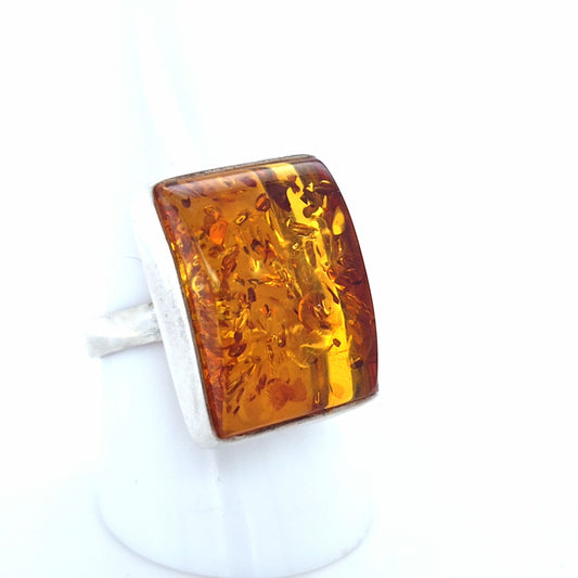 Eleganter Ring aus 925er Silber mit Ostsee-Bernstein Orange