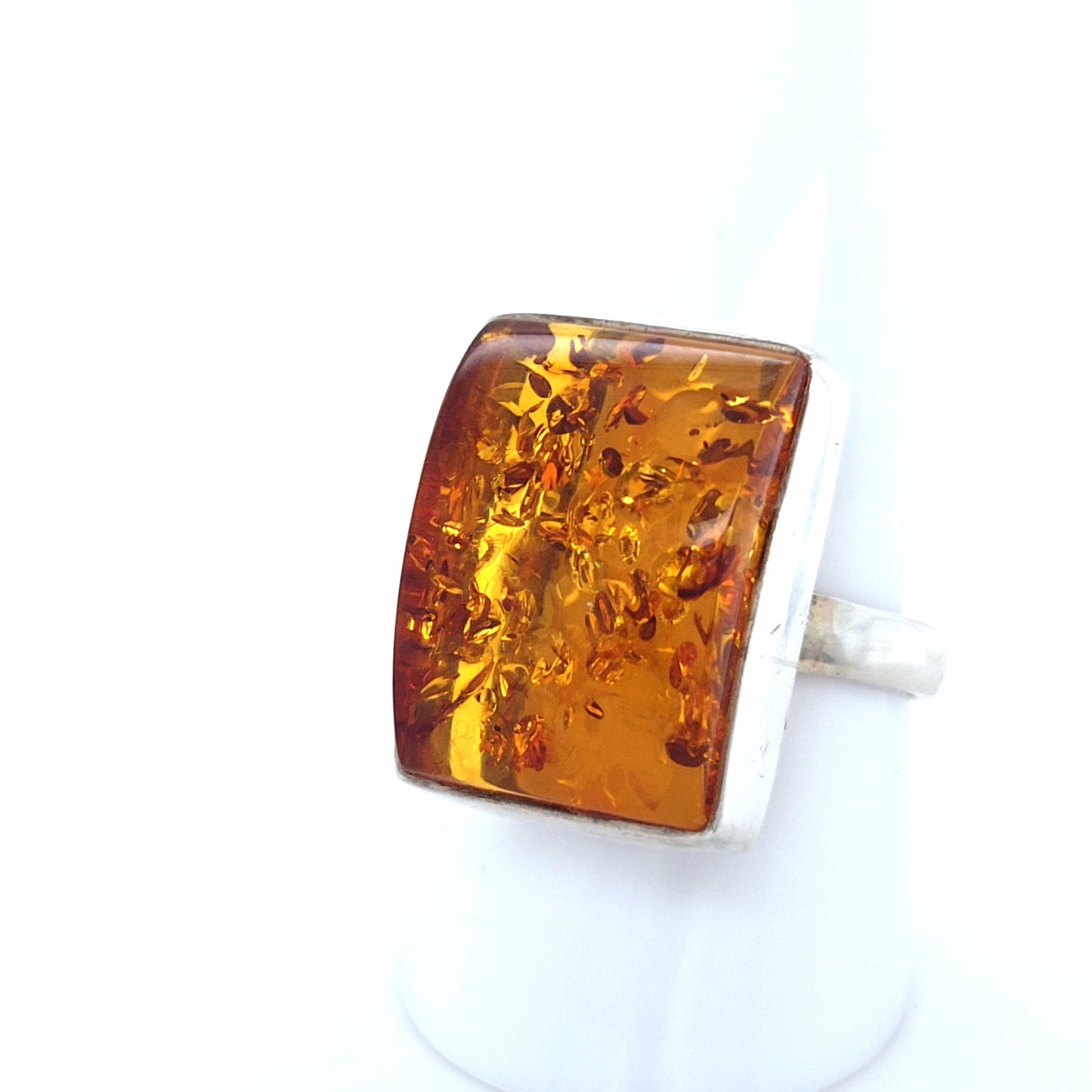 Eleganter Ring aus 925er Silber mit Ostsee-Bernstein Orange